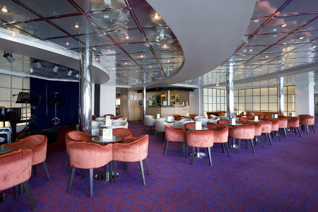 Lounge of the ship Louis Crystal