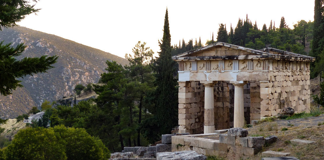 Delphi private guided tour