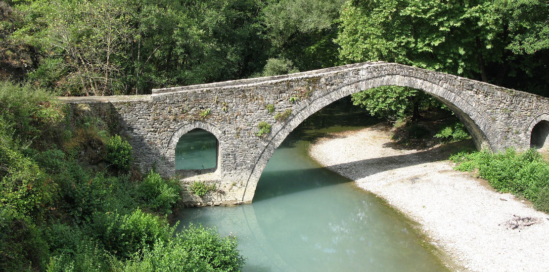 undiscovered Greece hike tour image of Zagori bridge 